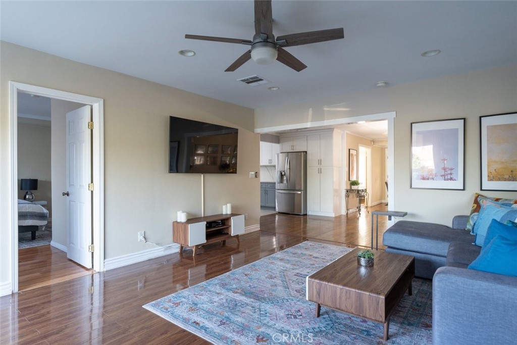 6954 Woodlake Avenue