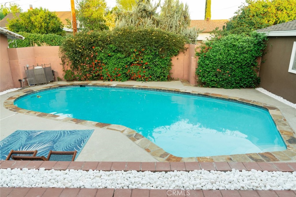 6954 Woodlake Avenue