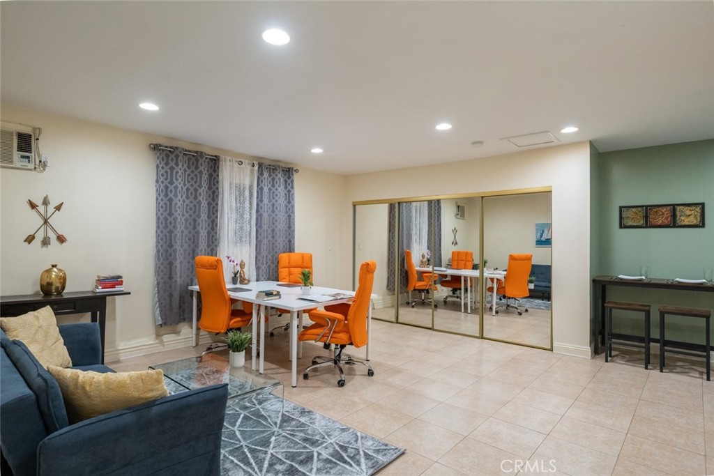 6954 Woodlake Avenue