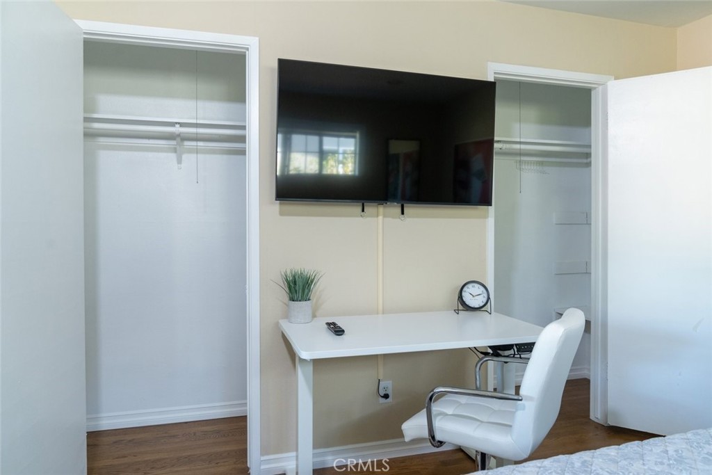 6954 Woodlake Avenue