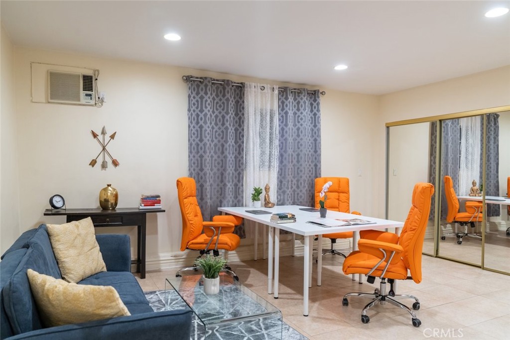 6954 Woodlake Avenue