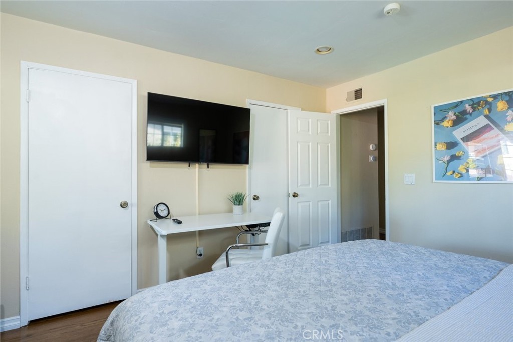 6954 Woodlake Avenue