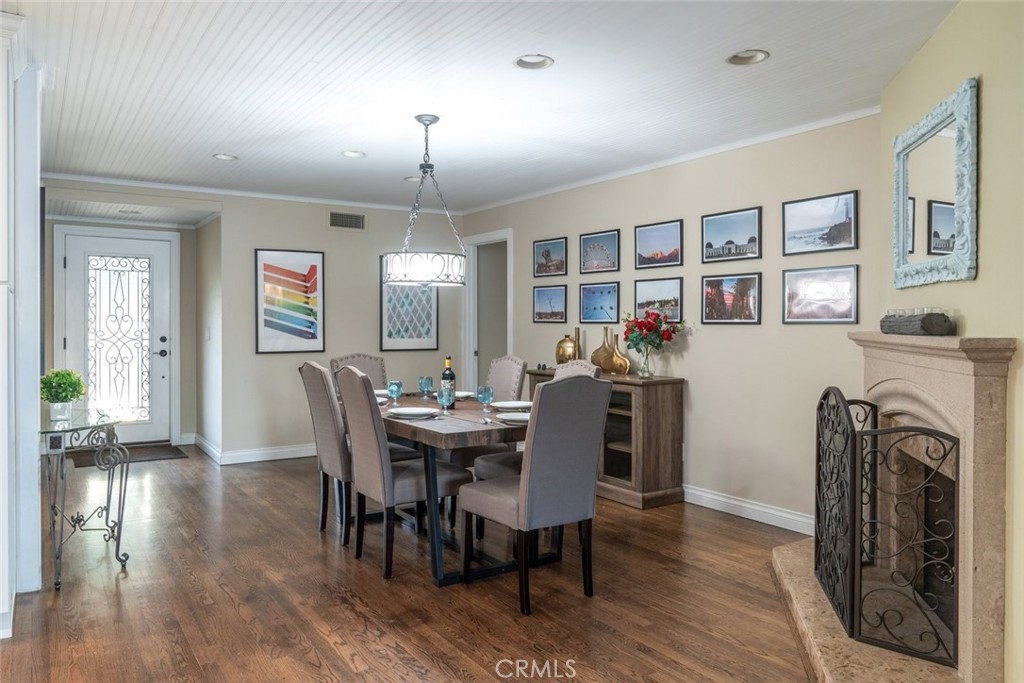 6954 Woodlake Avenue