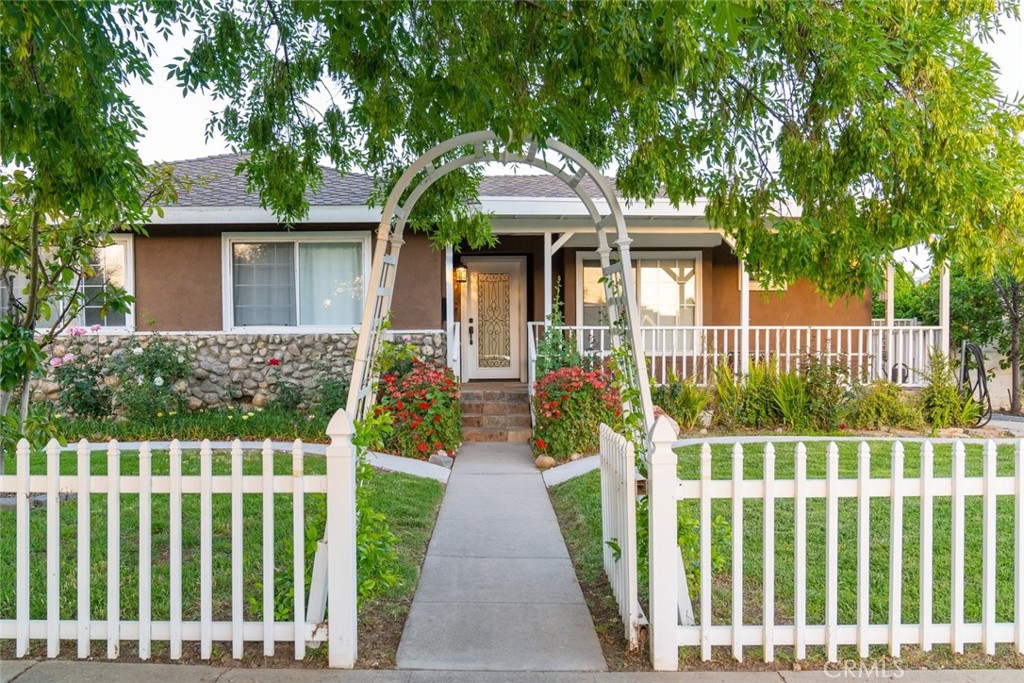 6954 Woodlake Avenue