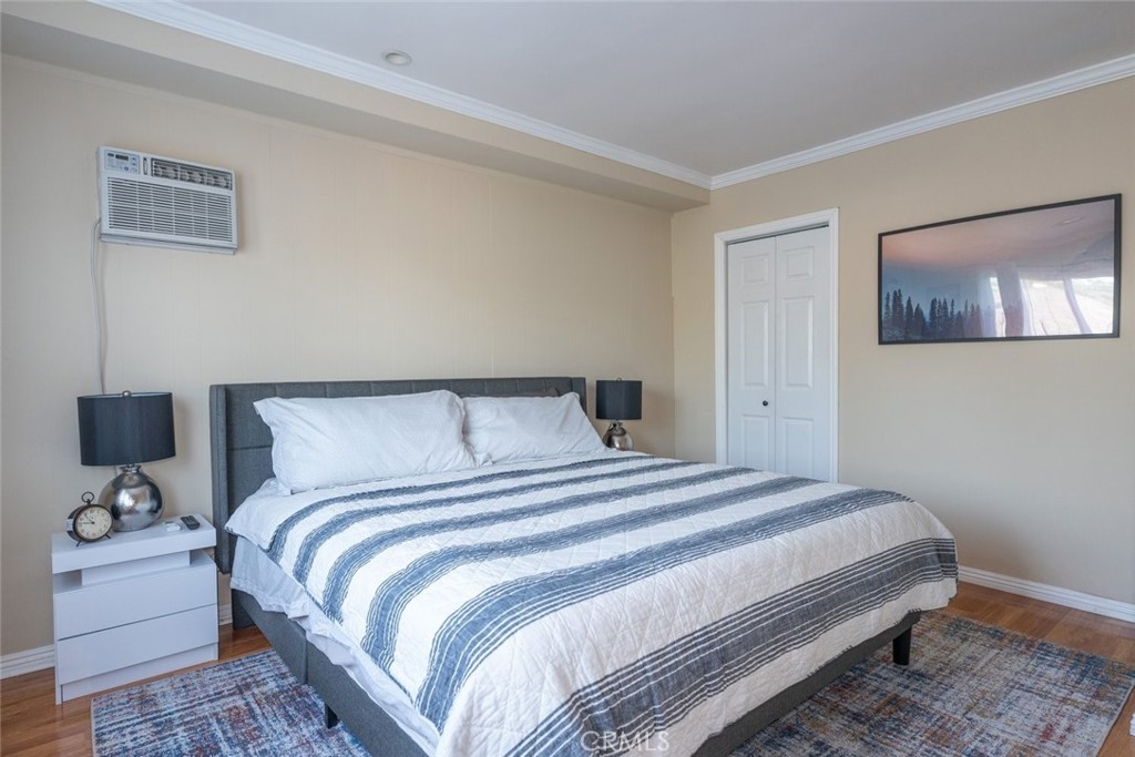 6954 Woodlake Avenue