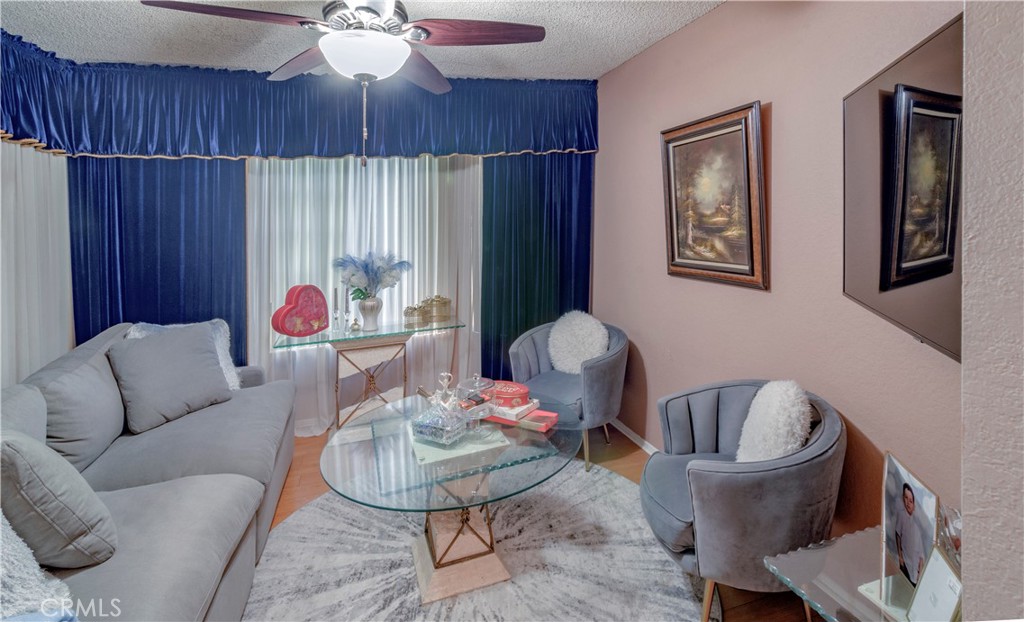 811 N Columbus Avenue 18