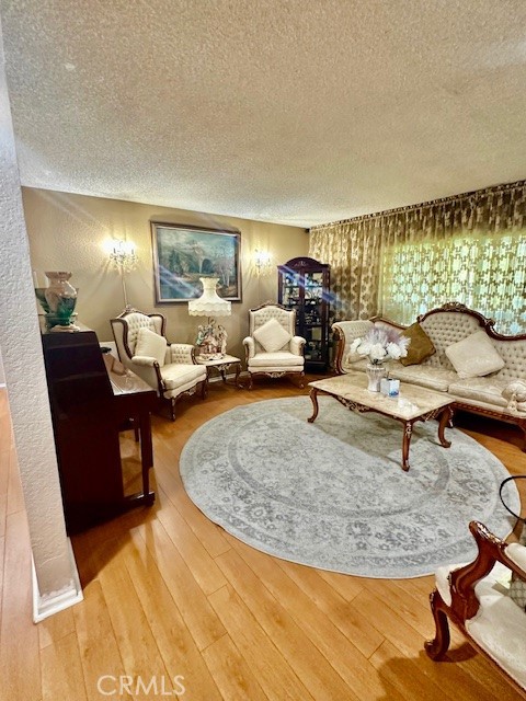 811 N Columbus Avenue 18