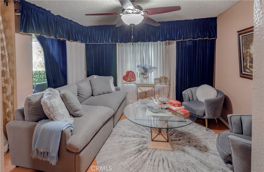 811 N Columbus Avenue 18