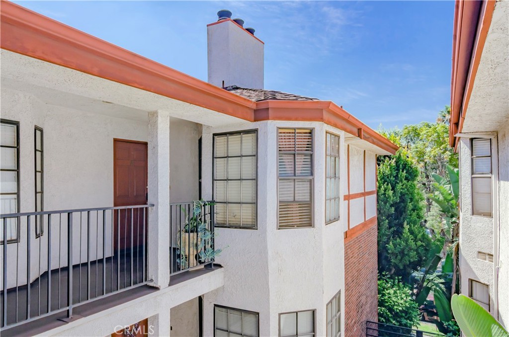 811 N Columbus Avenue 18