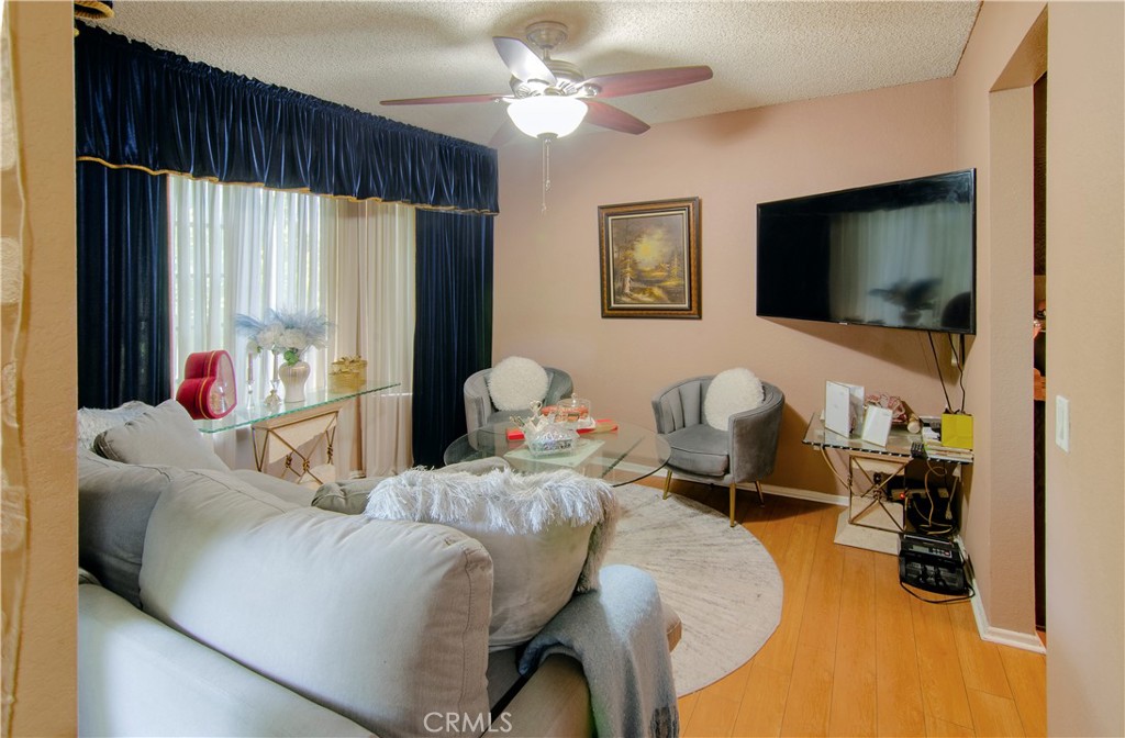 811 N Columbus Avenue 18