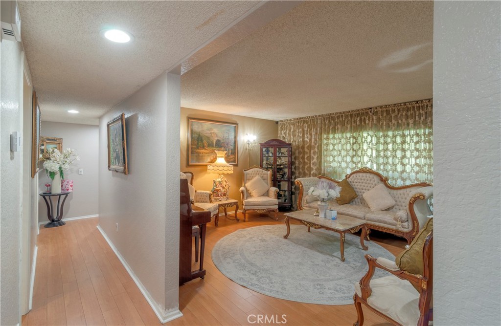 811 N Columbus Avenue 18