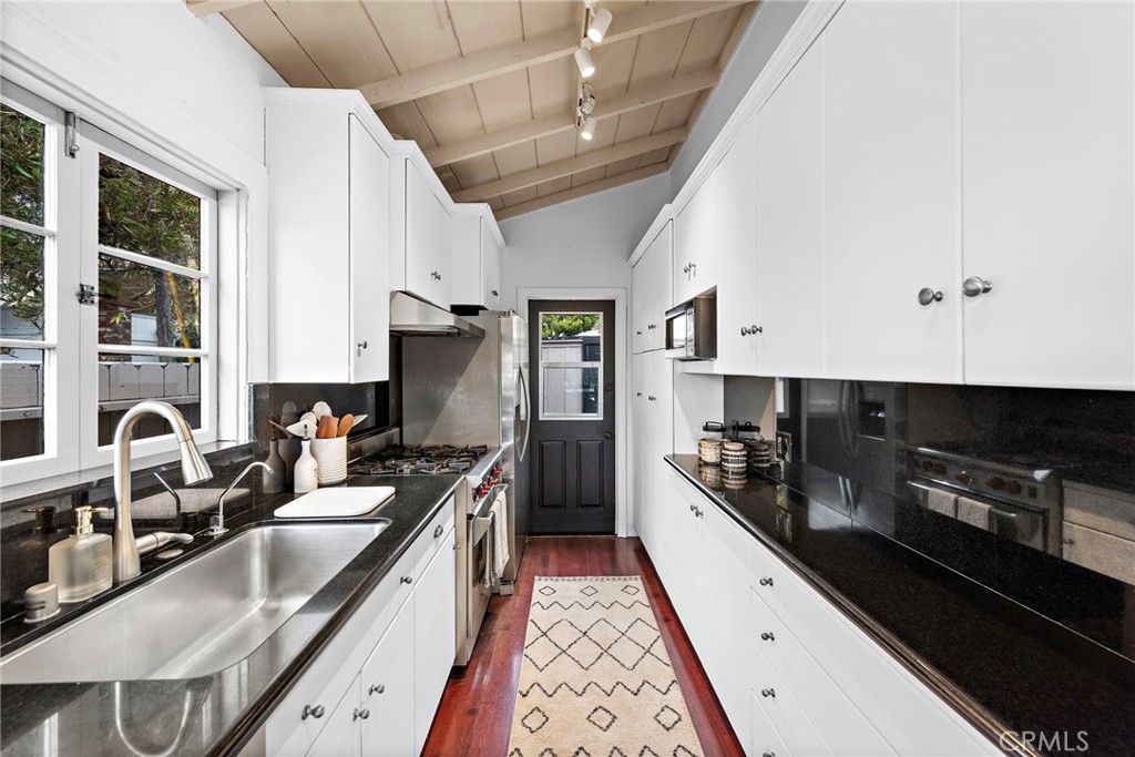 1056 Glenneyre Street