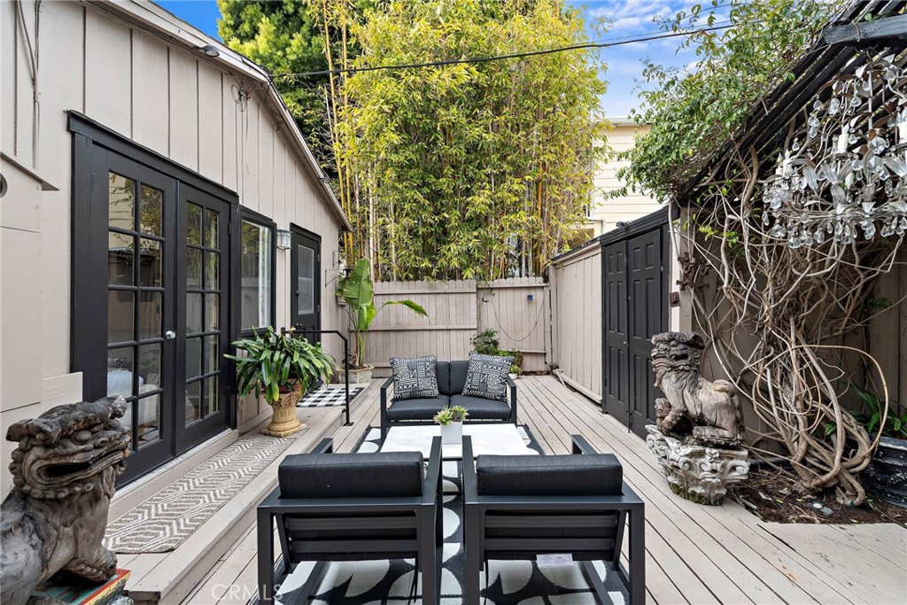 1056 Glenneyre Street