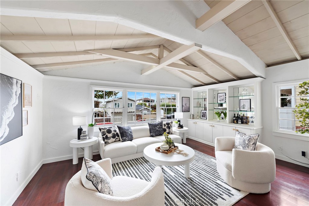 1056 Glenneyre Street