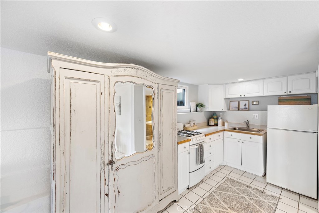 1056 Glenneyre Street