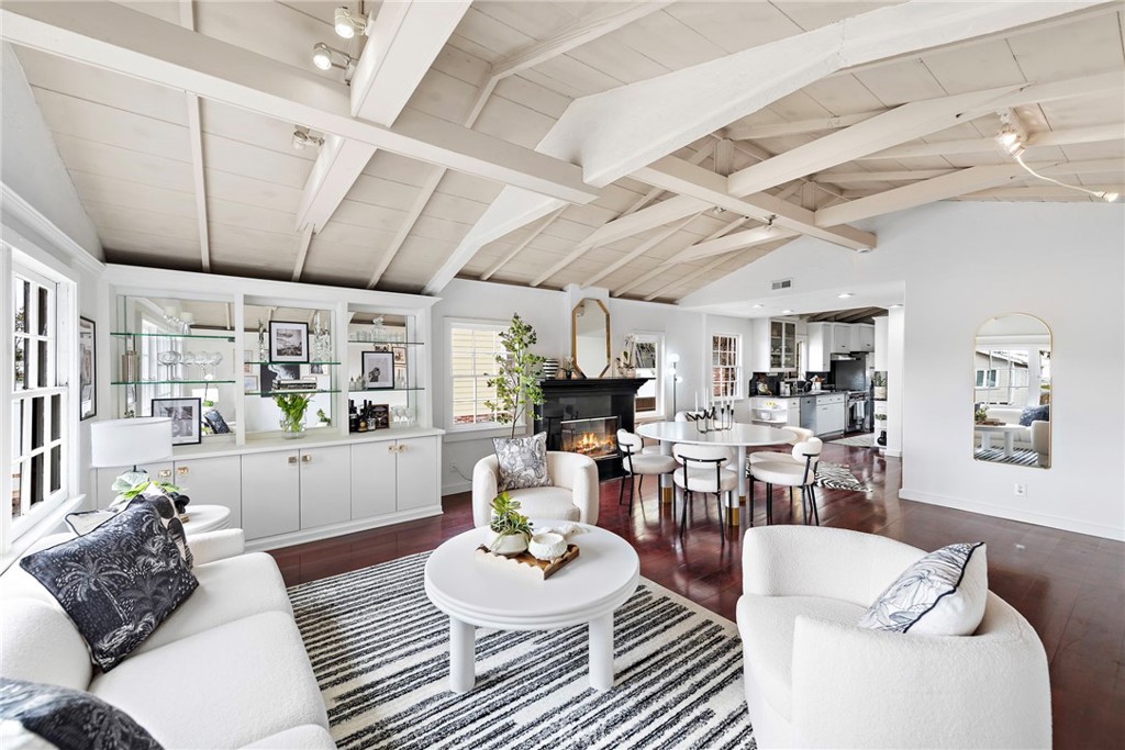 1056 Glenneyre Street