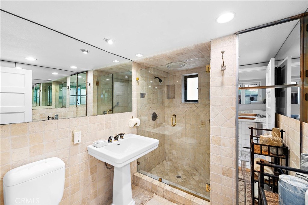 1056 Glenneyre Street