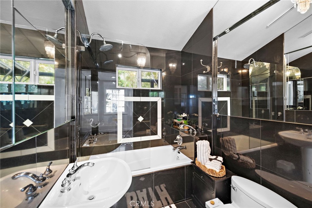 1056 Glenneyre Street