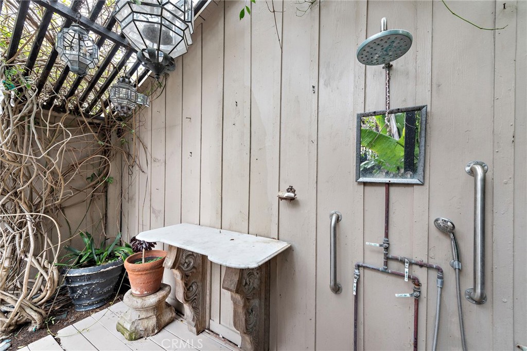 1056 Glenneyre Street