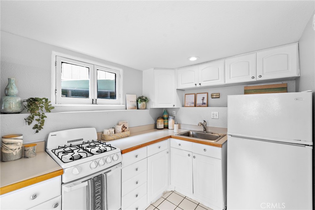 1056 Glenneyre Street