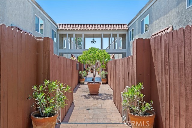 888 Victor AVE Unit: 9