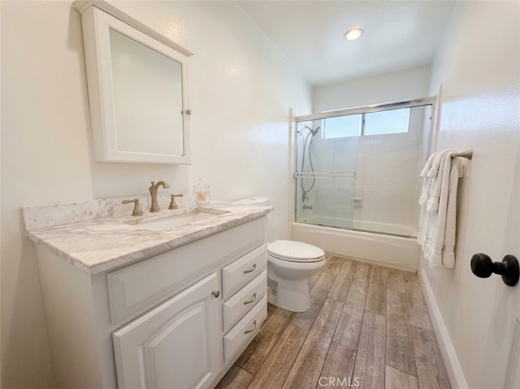 5354 Lindley 204