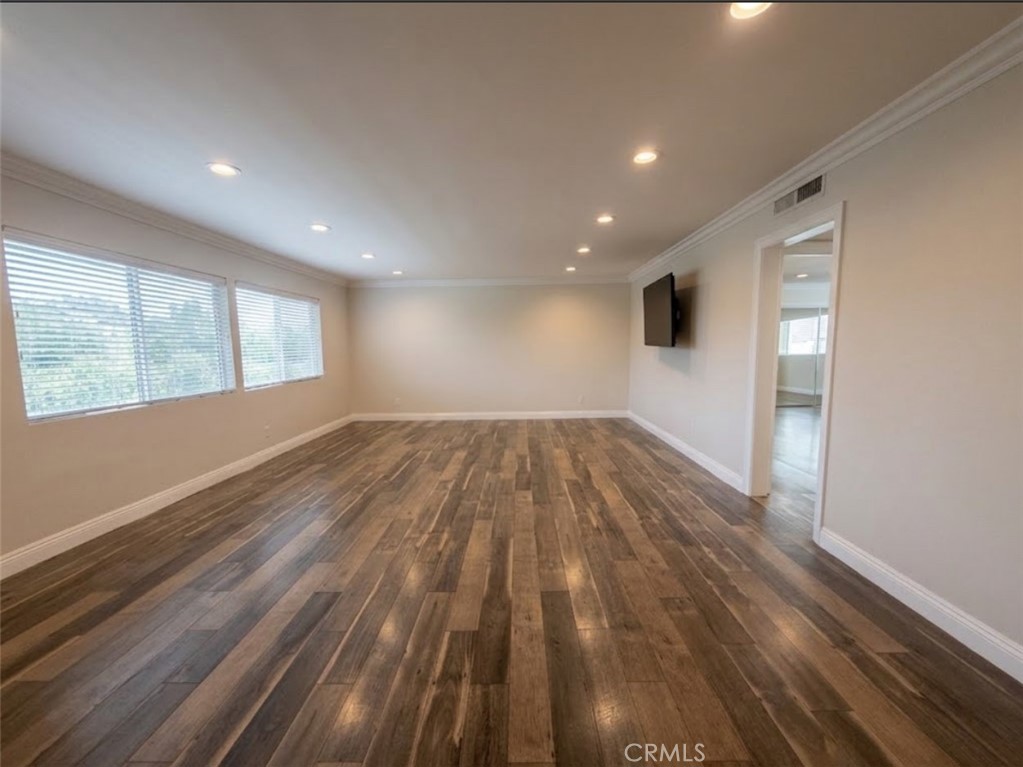 5354 Lindley 204