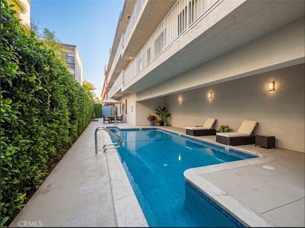 5354 Lindley 204