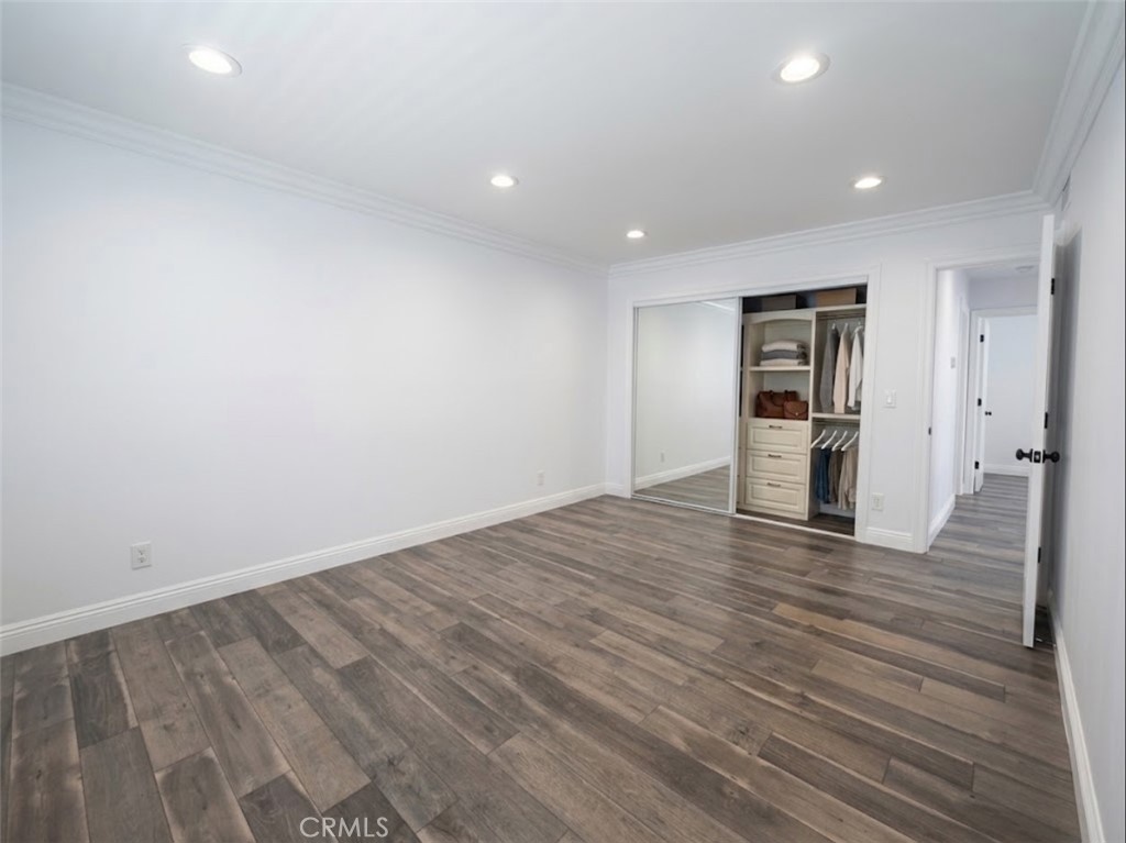 5354 Lindley 204