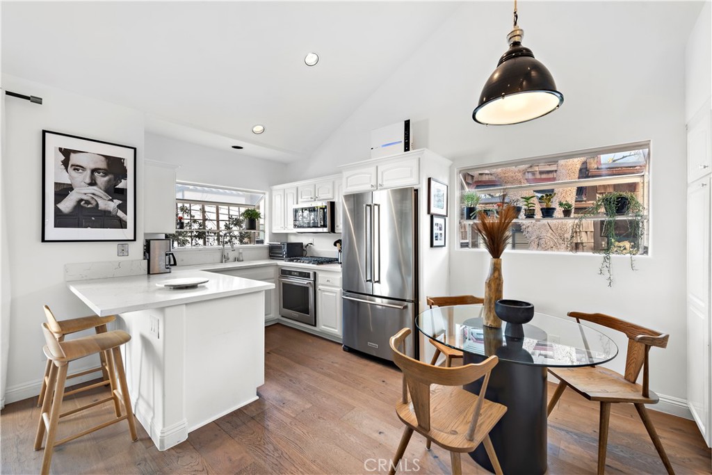 718 1/2 Marguerite Avenue