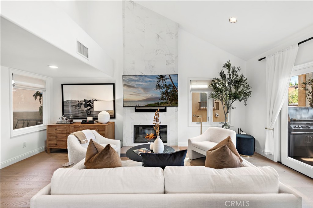 718 1/2 Marguerite Avenue