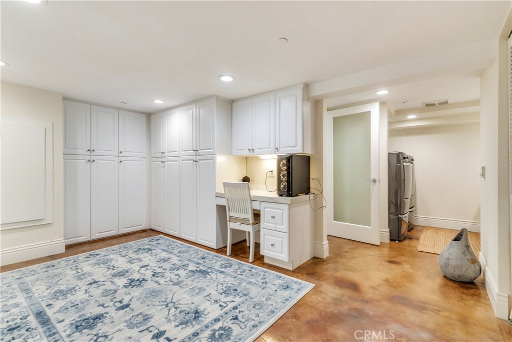 218 Narcissus Avenue