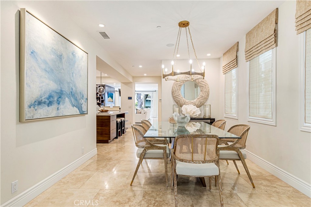 218 Narcissus Avenue