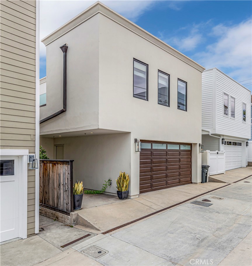 218 Narcissus Avenue