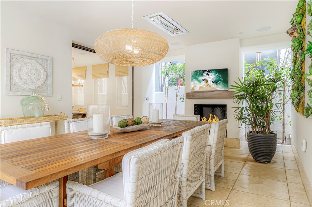 218 Narcissus Avenue