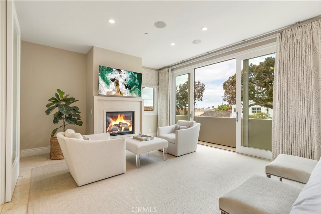 218 Narcissus Avenue