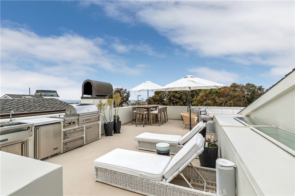 218 Narcissus Avenue