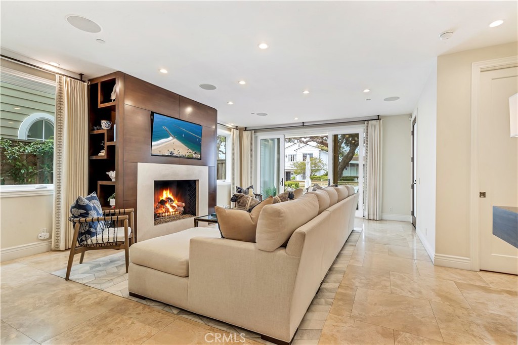 218 Narcissus Avenue