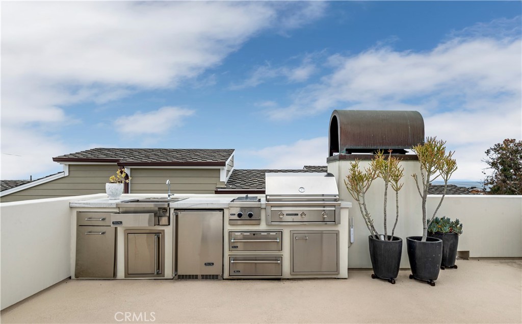 218 Narcissus Avenue