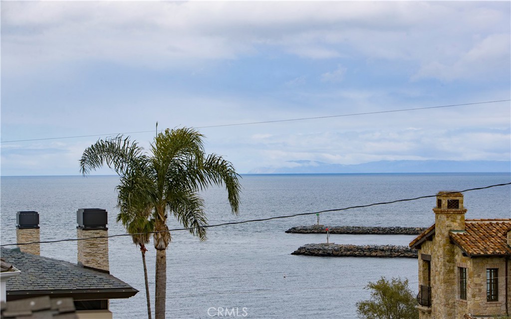 218 Narcissus Avenue