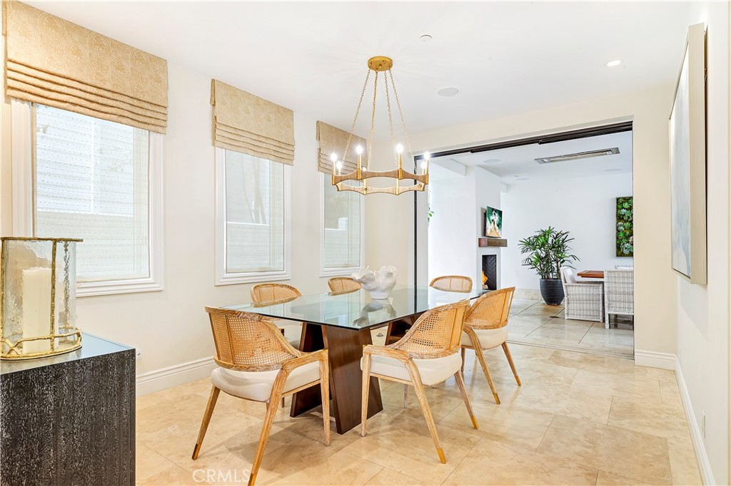 218 Narcissus Avenue