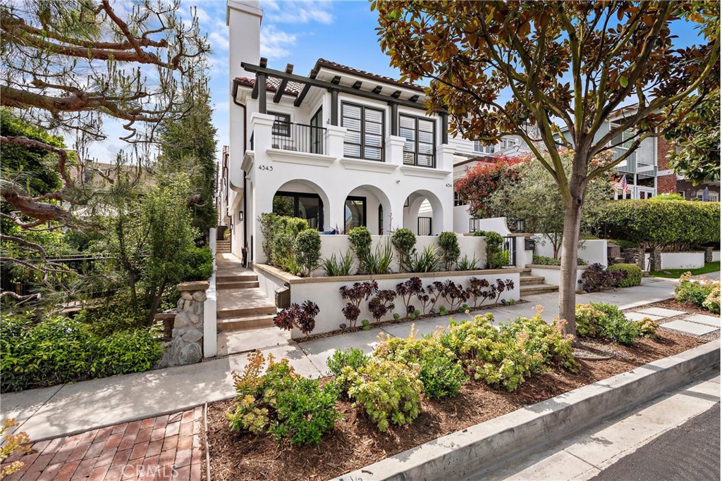 434 1/2 Dahlia Avenue