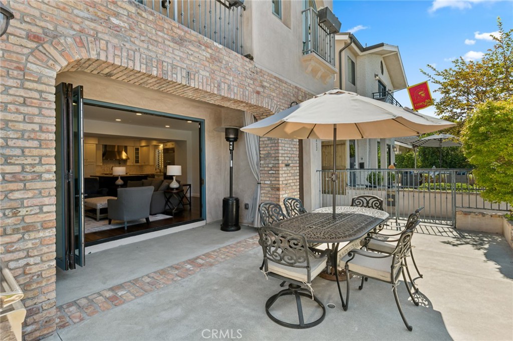 422 Heliotrope Avenue