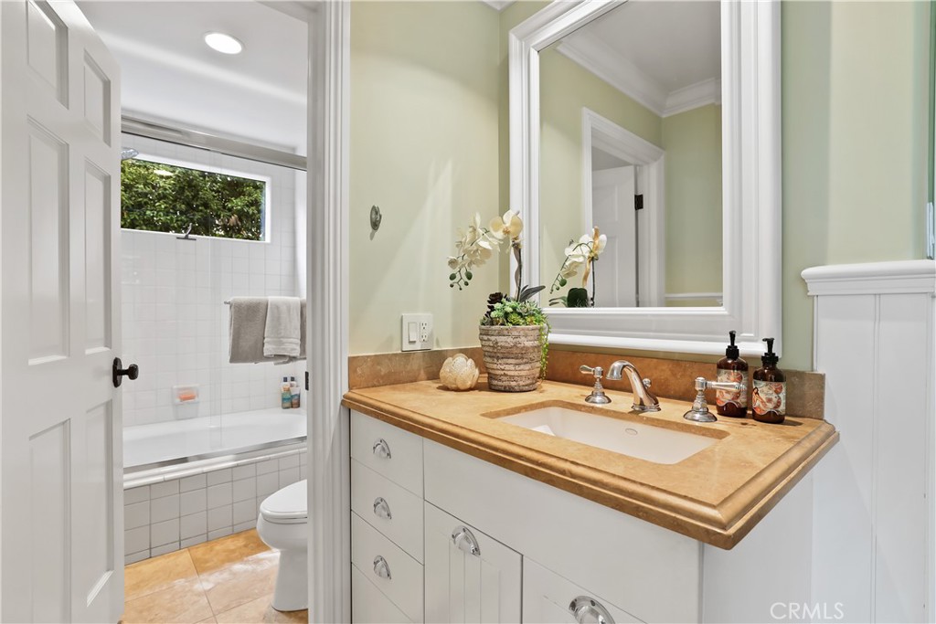 1854 Port Kimberly Place