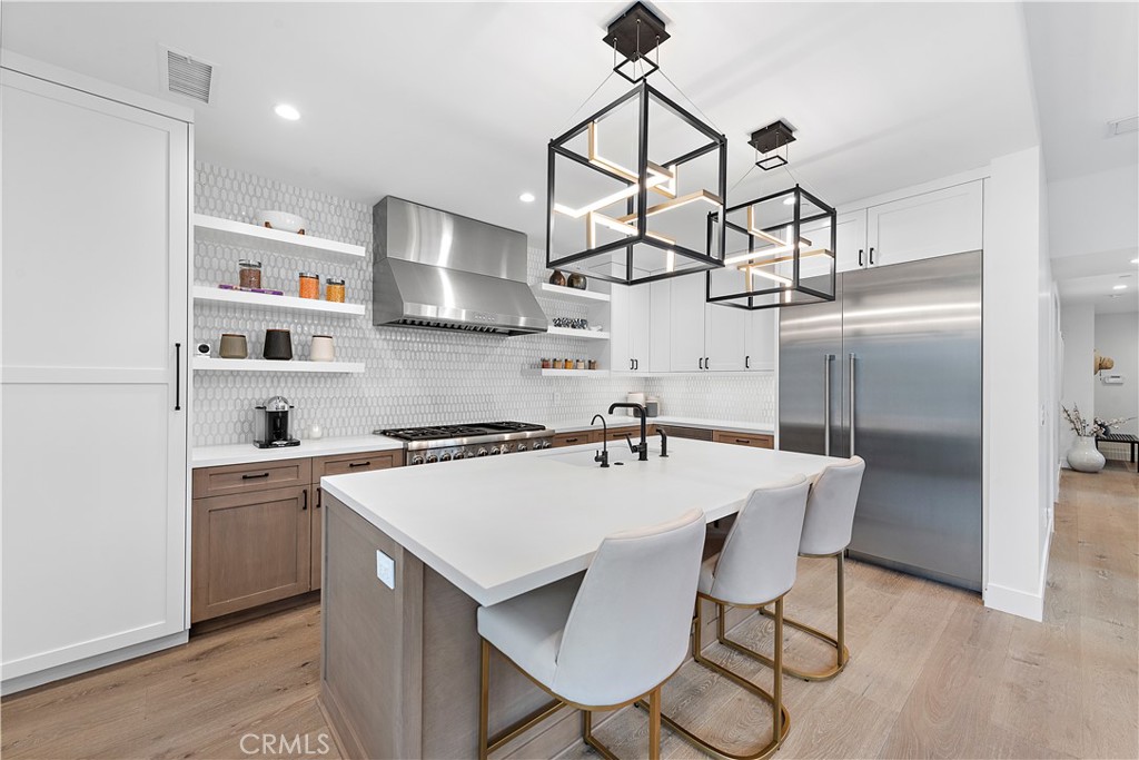 613 Narcissus Avenue