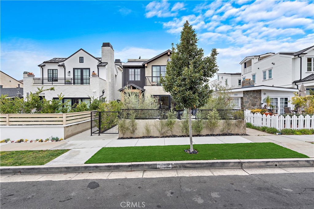 613 Narcissus Avenue