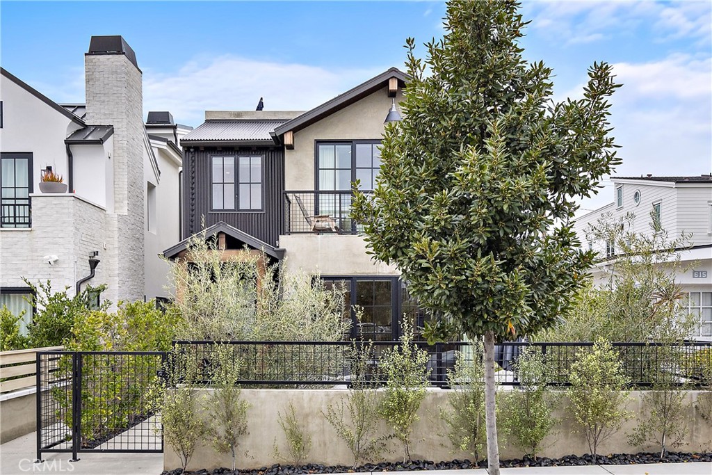 613 Narcissus Avenue