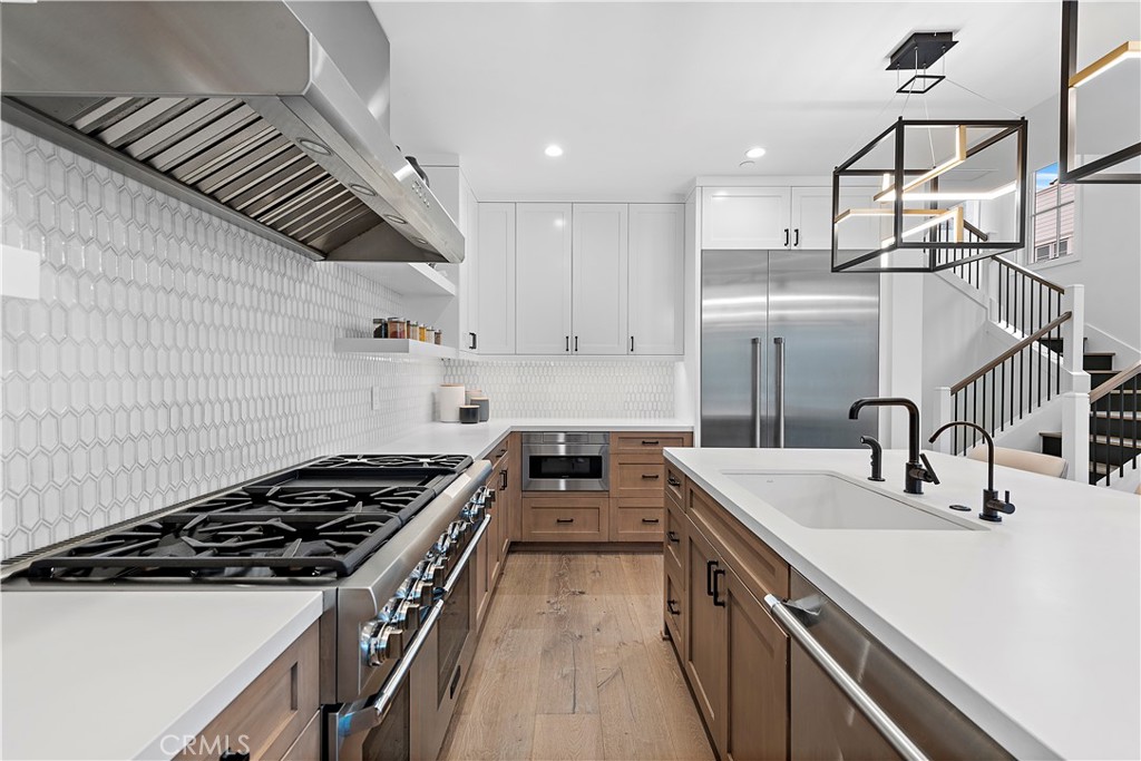 613 Narcissus Avenue