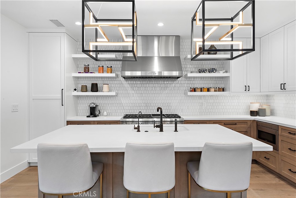 613 Narcissus Avenue