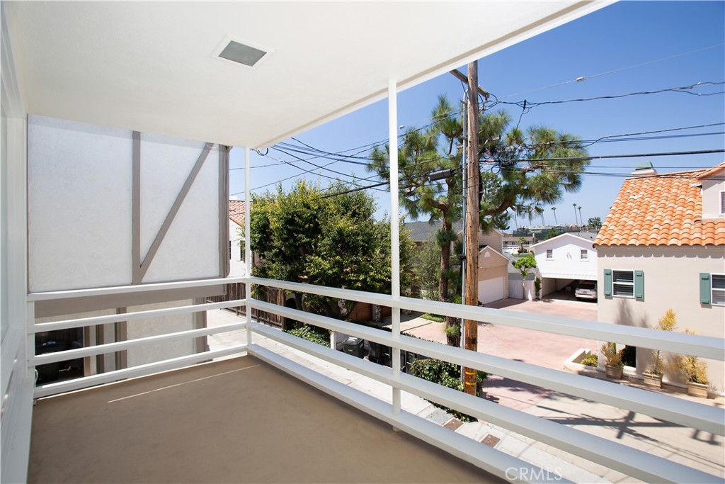 413 1/2 Dahlia Avenue